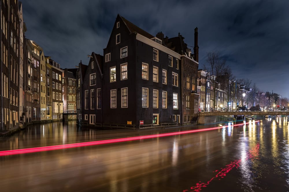 canal-cruise-amsterdam-at-night-9.jpg
