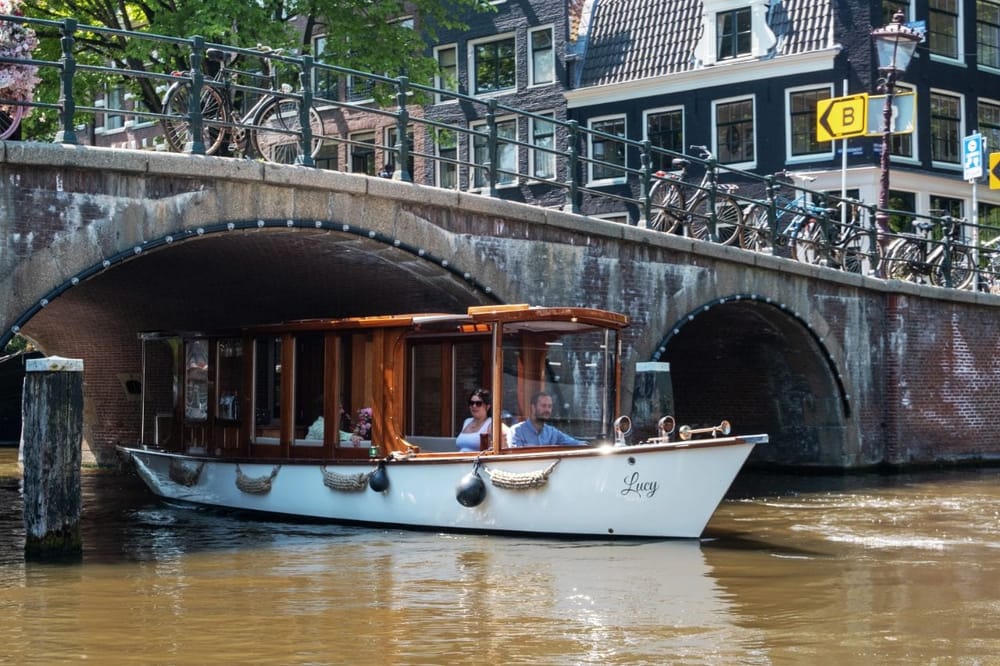 private-boat-lucy-amsterdam-canal-boat-2.jpg